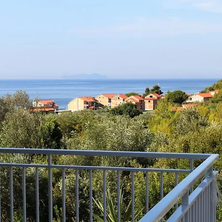 With Parking Space Prizba, Korcula - 219 Апартаменты Прижба